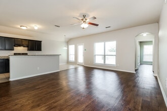 3112 Royal Crest Dr in Fort Worth, TX - Building Photo - Building Photo