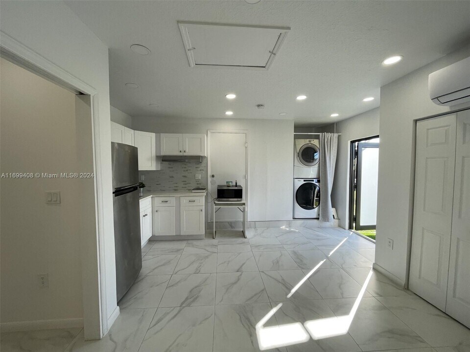 3403 SW 150th Ct-Unit -1 in Miami, FL - Foto de edificio