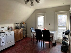 1822 Pierce St NE, Unit Upper in Minneapolis, MN - Foto de edificio - Building Photo