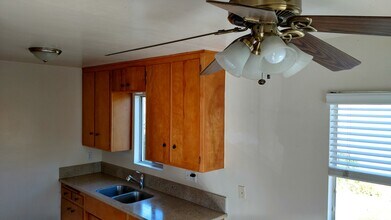 231 Grand Ave, Unit 5 in Long Beach, CA - Building Photo - Building Photo
