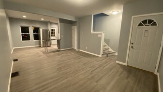 11 E Tompkins St in Columbus, OH - Building Photo