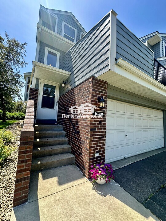 14288 Estates Ave in Apple Valley, MN - Building Photo