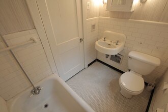 320 Whitney Ave, Unit 320 in Pittsburgh, PA - Foto de edificio - Building Photo