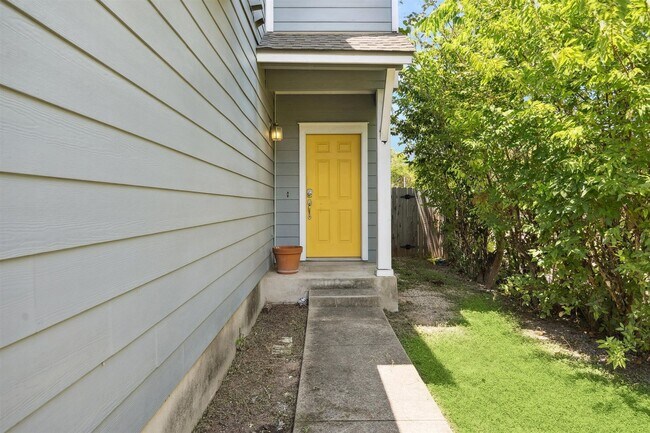7206 Providence Ave-Unit -B in Austin, TX - Building Photo - Building Photo