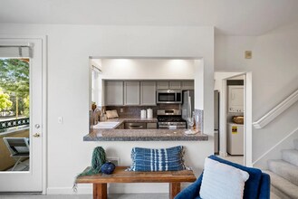 108 Bryant St, Unit 4 in Mountain View, CA - Foto de edificio - Building Photo