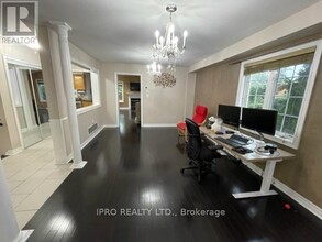 3194 World Series Ct in Mississauga, ON - Building Photo - Building Photo