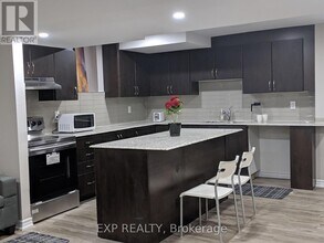 15 Kalmia Rd in Brampton, ON - Building Photo - Building Photo