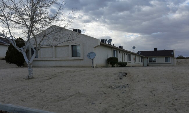 Vista Village in Twentynine Palms, CA - Building Photo - Building Photo