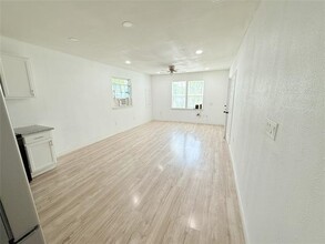 1723 Eugene St in Dallas, TX - Foto de edificio - Building Photo