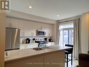 512 Branch St in Ottawa, ON - Building Photo - Building Photo