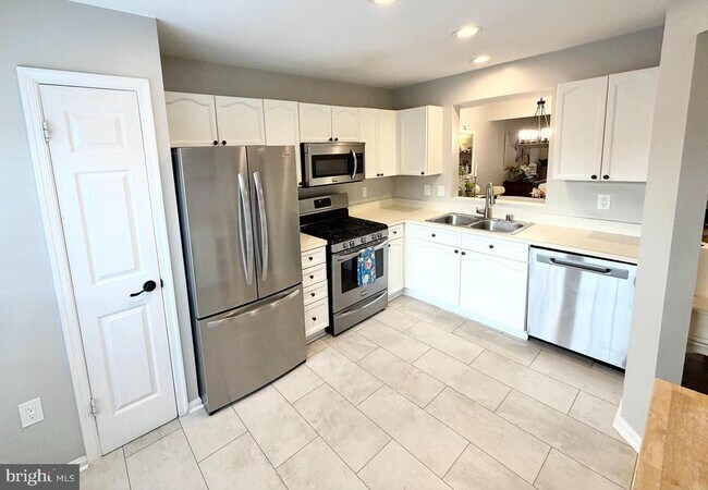 46756 Woodmint Terrace in Sterling, VA - Building Photo - Building Photo