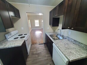 2904 Columbia St in Des Moines, IA - Building Photo - Building Photo