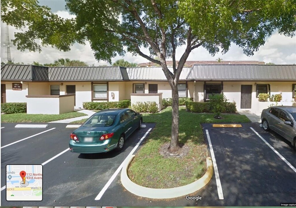 112 NW 93rd Ave, Unit 104 in Pembroke Pines, FL - Foto de edificio