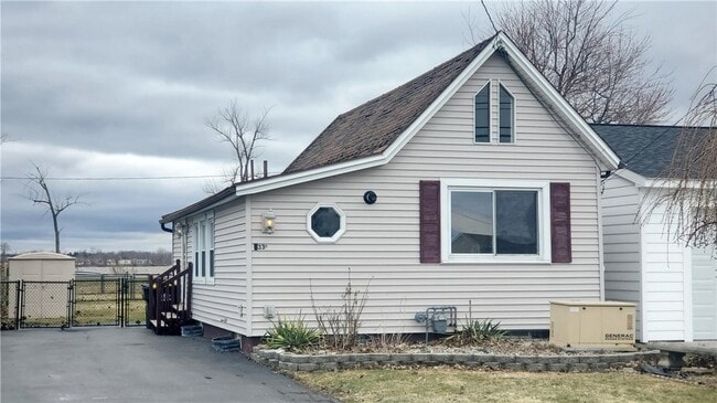 2331 Edgemere Dr in Rochester, NY - Foto de edificio - Building Photo