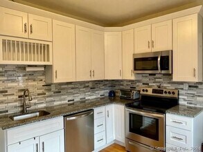 19 Robin Rd in West Hartford, CT - Building Photo - Building Photo