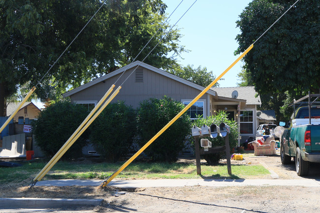 426-432 Elm Ave in Modesto, CA - Building Photo - Building Photo