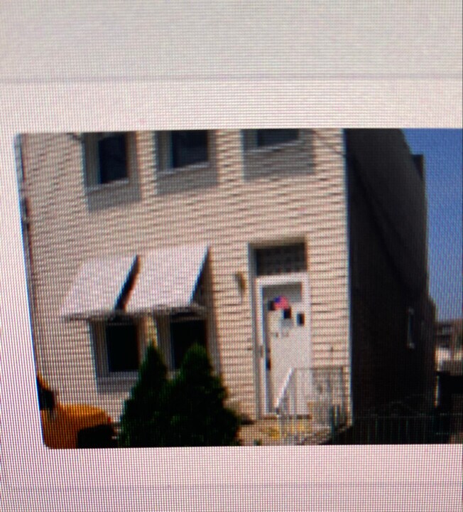 7433 3rd Ave in North Bergen, NJ - Building Photo