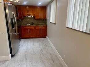 9920 NW 68th Pl in Tamarac, FL - Building Photo - Building Photo