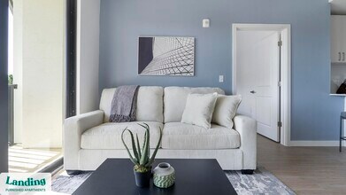 7301 Lake Bank Lp, Unit C4-307 in Ft. Myers, FL - Foto de edificio - Building Photo