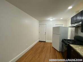 182 Walnut Ave in Boston, MA - Building Photo - Building Photo