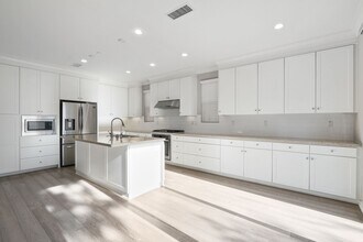 52 Island Coral in Irvine, CA - Building Photo - Building Photo