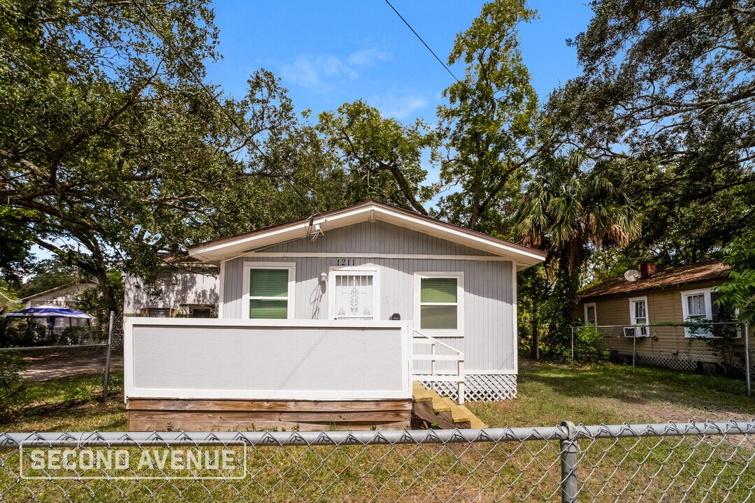 1211 W 25th St in Jacksonville, FL - Building Photo