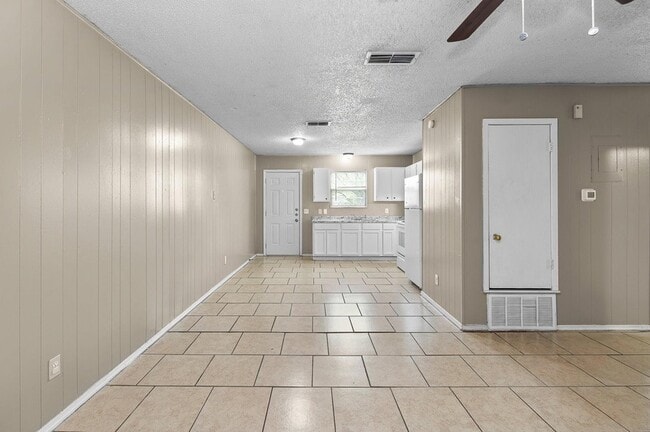 1611 Jones St in Taylor, TX - Building Photo - Building Photo