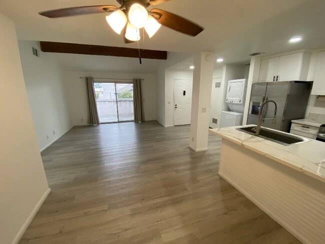 7001 Church Ave in Highland, CA - Foto de edificio - Building Photo