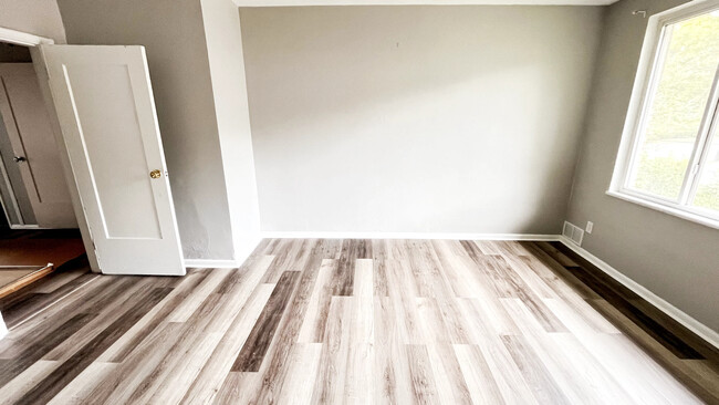 5604 Pocusset St, Unit Apartment 2