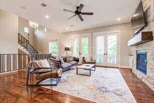 2323 Woodhead St in Houston, TX - Building Photo