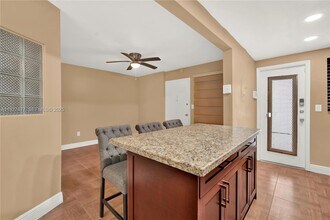 1340 Lincoln Rd in Miami Beach, FL - Building Photo - Building Photo