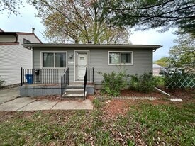 4471 Croissant St in Dearborn Heights, MI - Building Photo
