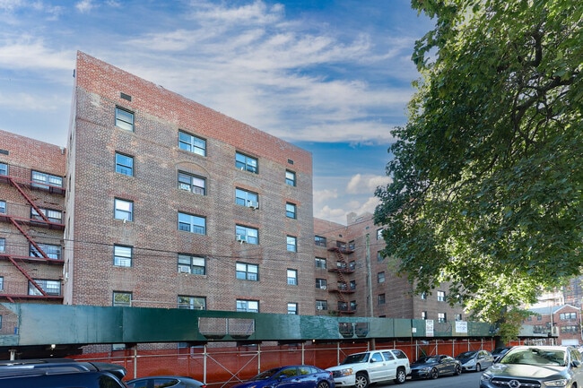 14714-14 84th Rd in Jamaica, NY - Foto de edificio - Building Photo