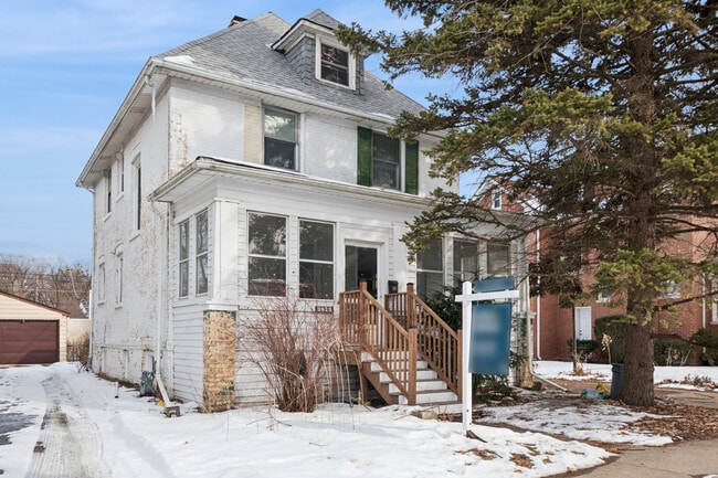 property at 2639 Prairie Ave