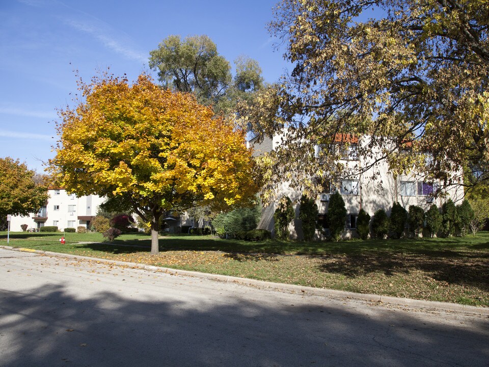 2900 Lincoln Ave in Riverside, IL - Foto de edificio