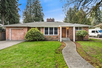19515 Fremont Ave N in Shoreline, WA - Building Photo - Building Photo