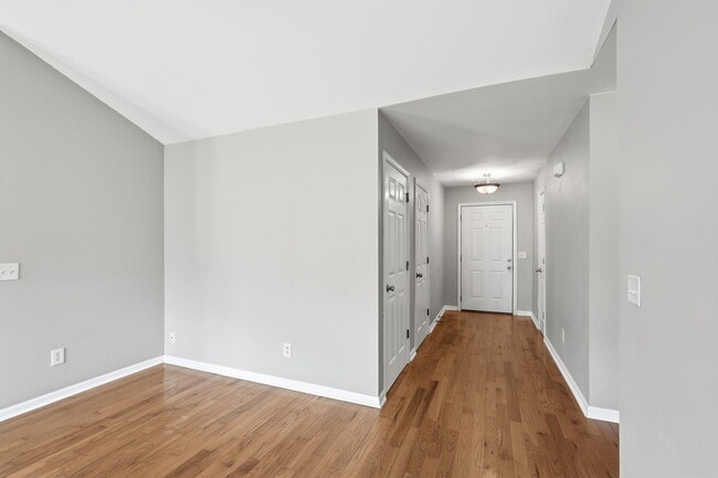 5055 Blue Goose Ct in Flowery Branch, GA - Foto de edificio - Building Photo