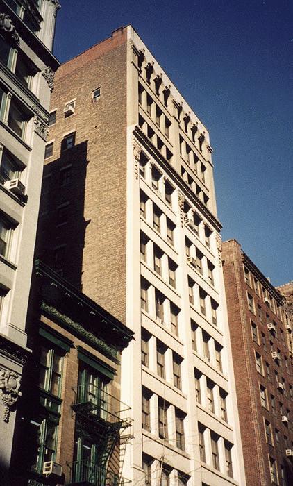 30 E 10th St in New York, NY - Building Photo