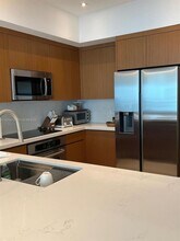 31 SE 5th St, Unit 392 in Miami, FL - Building Photo - Building Photo