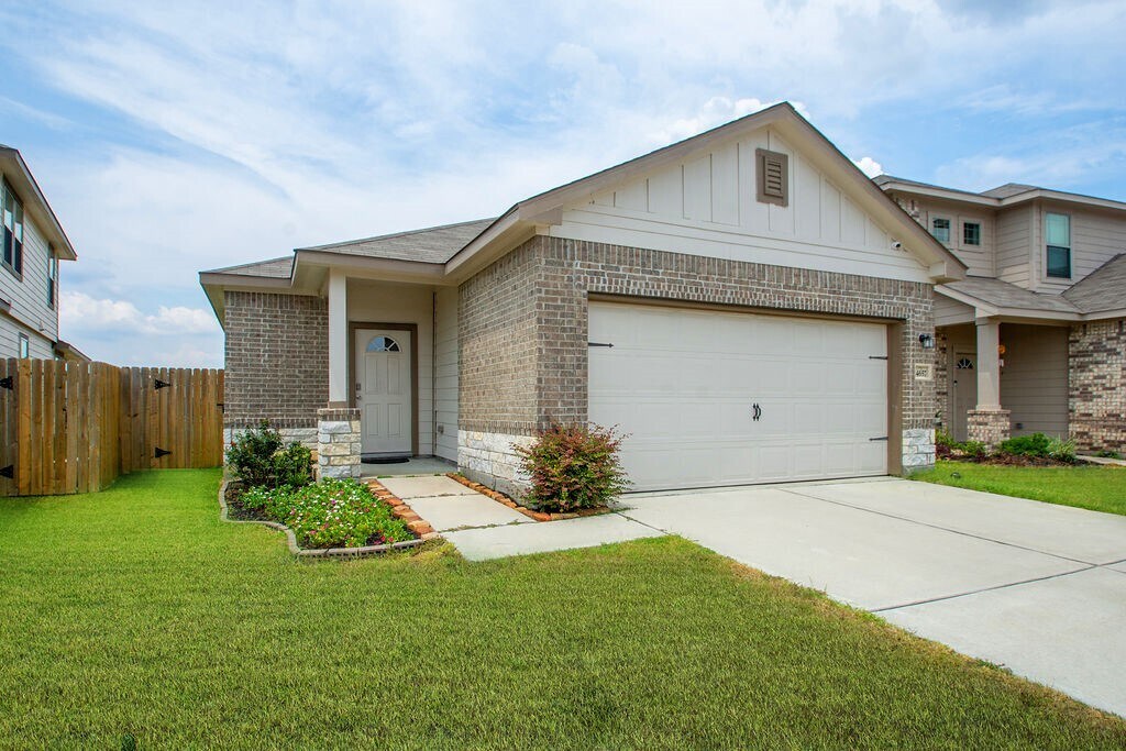 14657 E Pine Heart Dr in Conroe, TX - Foto de edificio