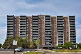 Park Towers in Oshawa, ON - Building Photo - Building Photo