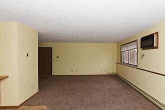 Jacobs Square Apartments in St. Cloud, MN - Foto de edificio - Building Photo