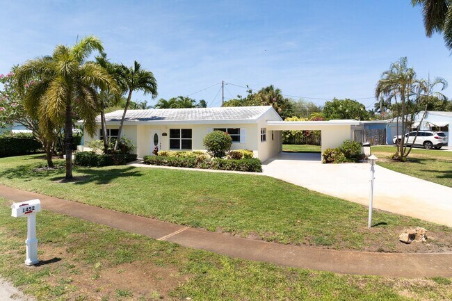 property at 1452 Crest Dr