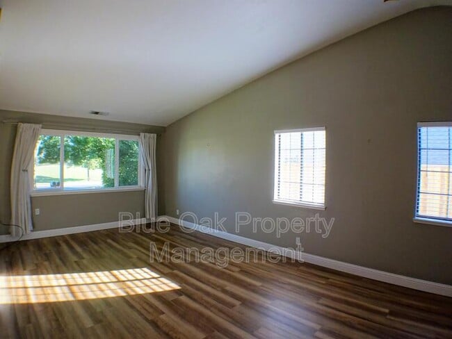 3008 California Park Dr in Chico, CA - Building Photo - Building Photo