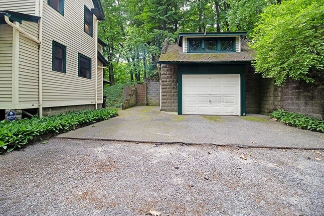 90 Indian Trl Ave in Rochester, NY - Building Photo - Building Photo