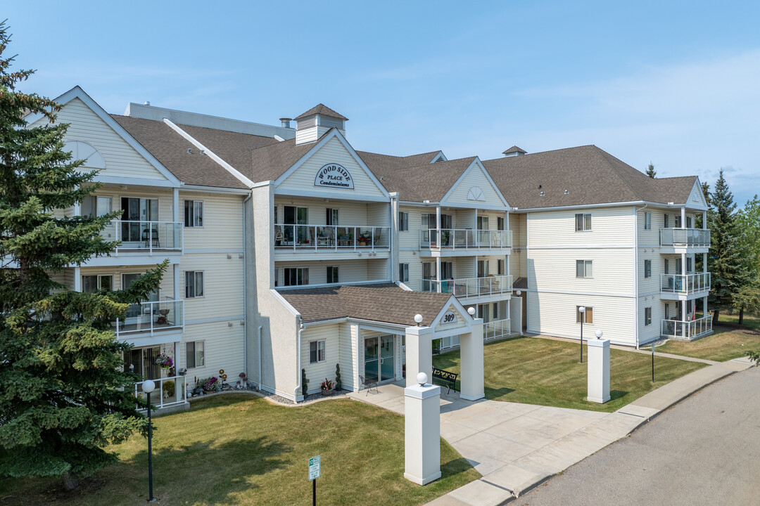 Woodside Place Condominiums in Airdrie, AB - Building Photo