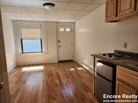 405 Beacon St, Unit D in Boston, MA - Building Photo