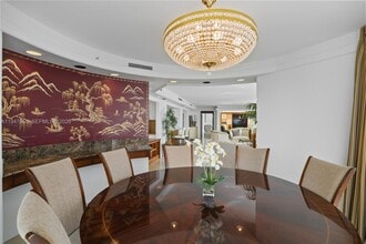 19355 Turnberry Way in Miami, FL - Foto de edificio - Building Photo