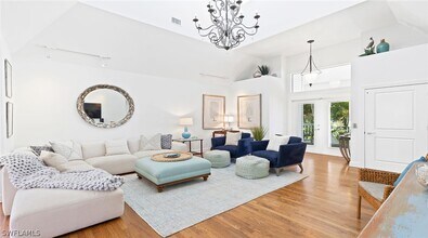 877 7th St S in Naples, FL - Building Photo - Building Photo
