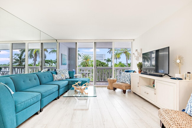 2505 S Ocean Blvd in Palm Beach, FL - Building Photo - Building Photo